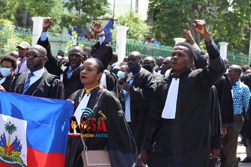 Les avocats ds les rues pour la justice 
