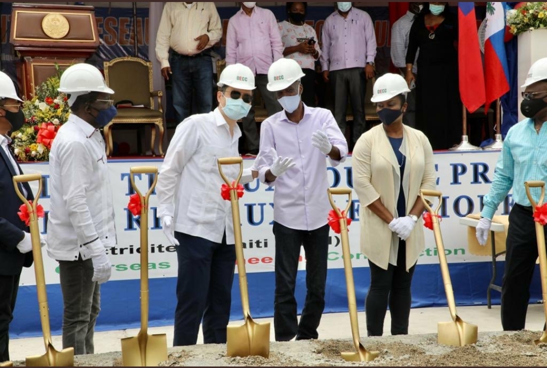 Jovenel Moise lançant les travaux du réseau électrique 