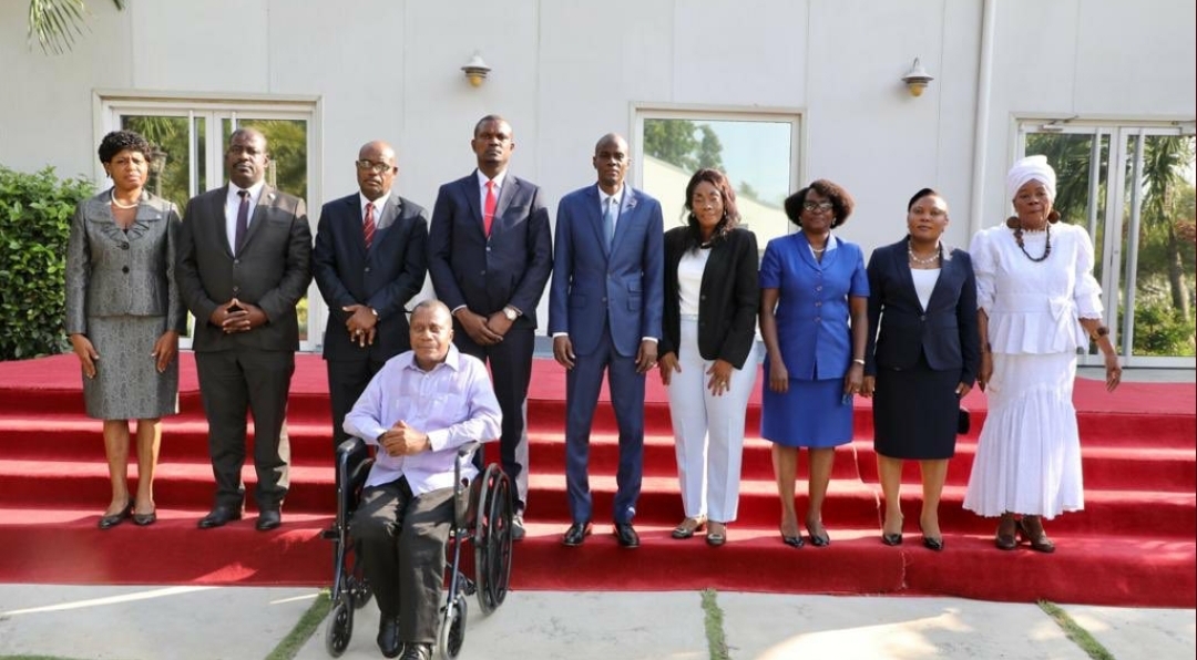 Le Prés Jovenel Moise et les membres du CEP 