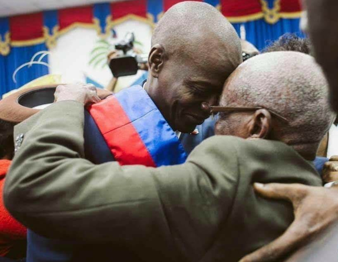 Jovenel Moise et son père lors de l'investiture 