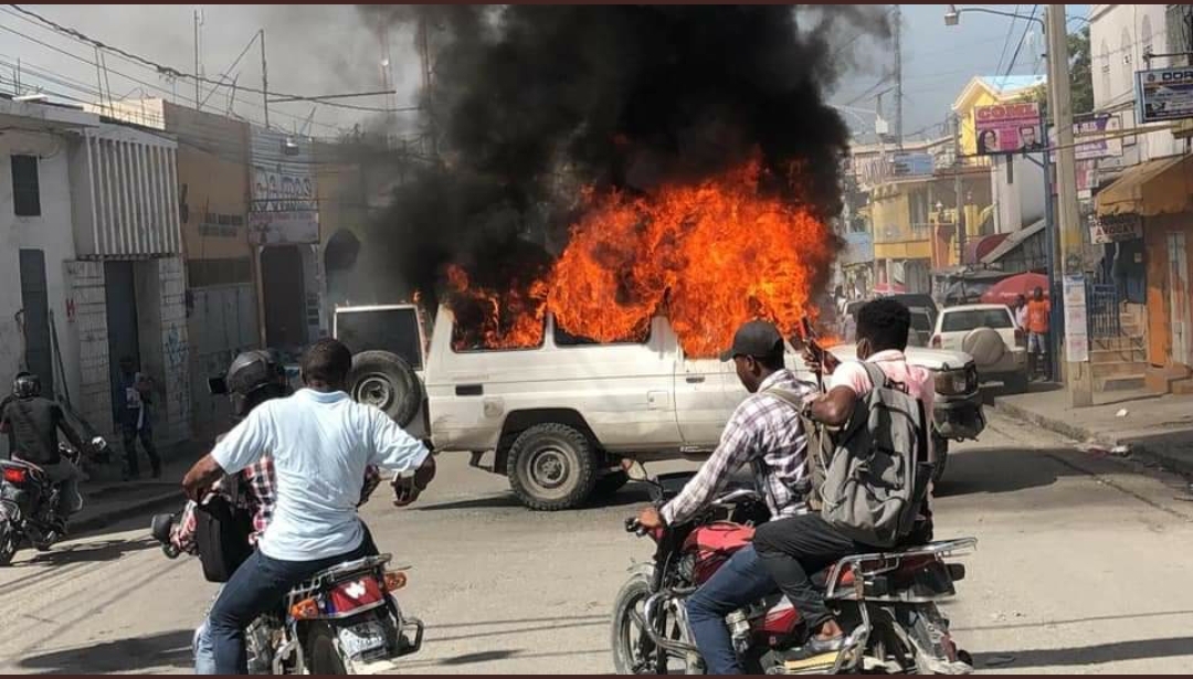 Un des véhicules SE incendié 