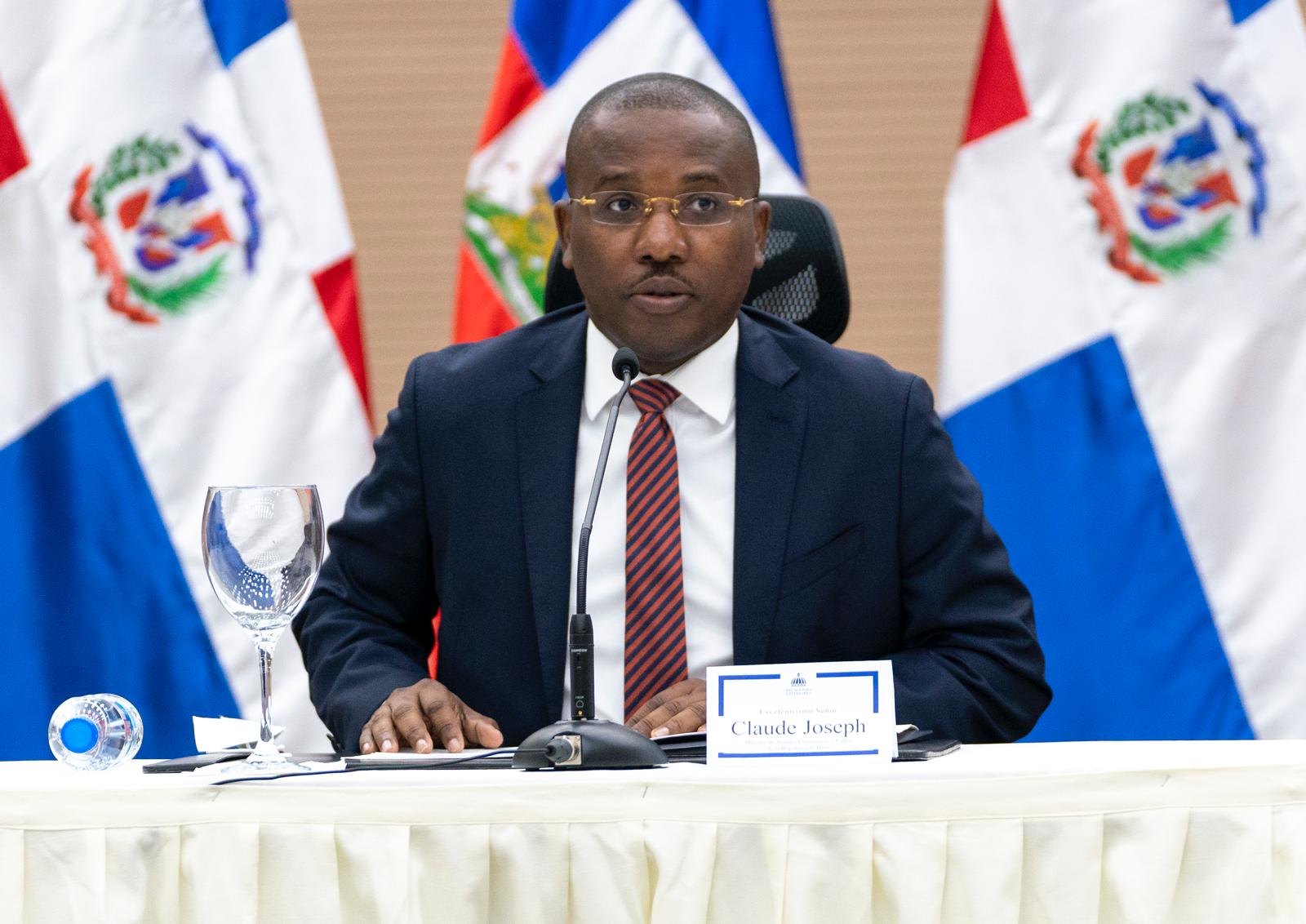Le ministre des affaires étrangères Claude Joseph 