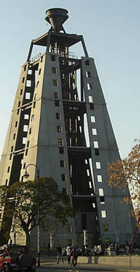 La tour 2004 sans les guirlandes lumineuses 