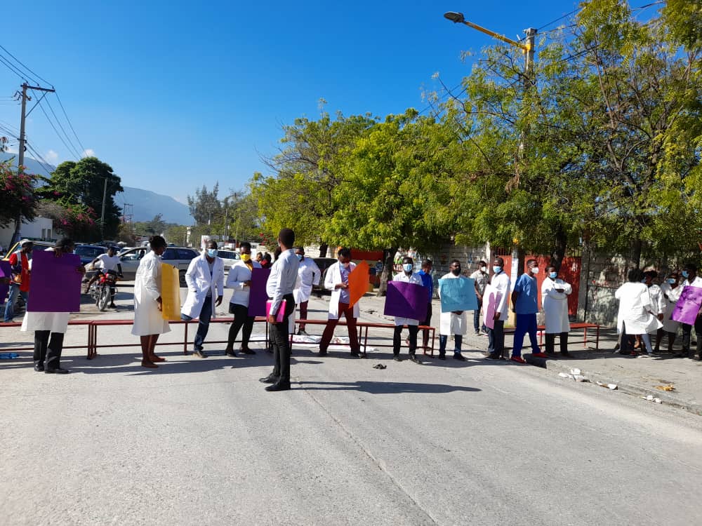 Manif des employés du Laboratoire 