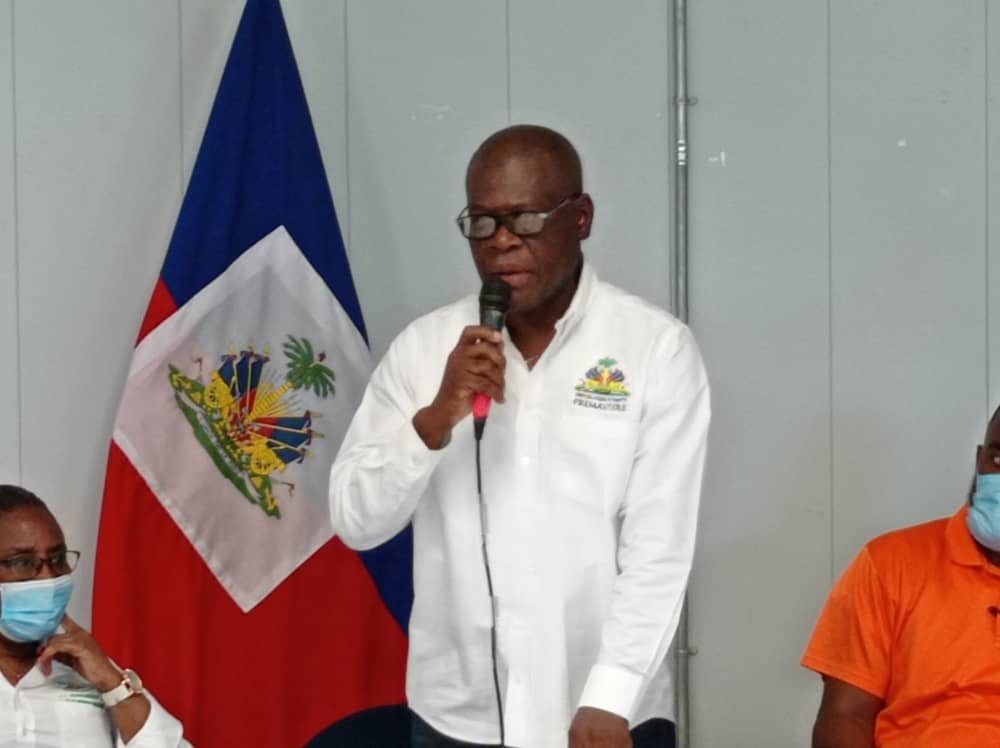 Le PM Joseph Jouthe en conférence de presse  