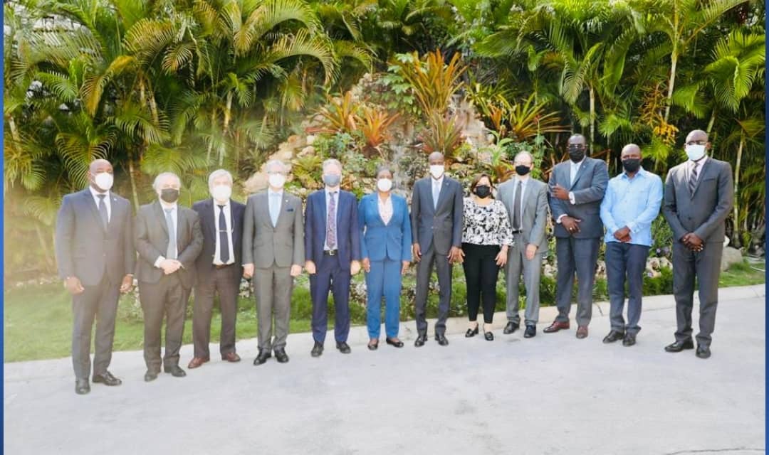 Jovenel Moïse et la délégation de l'OEA 