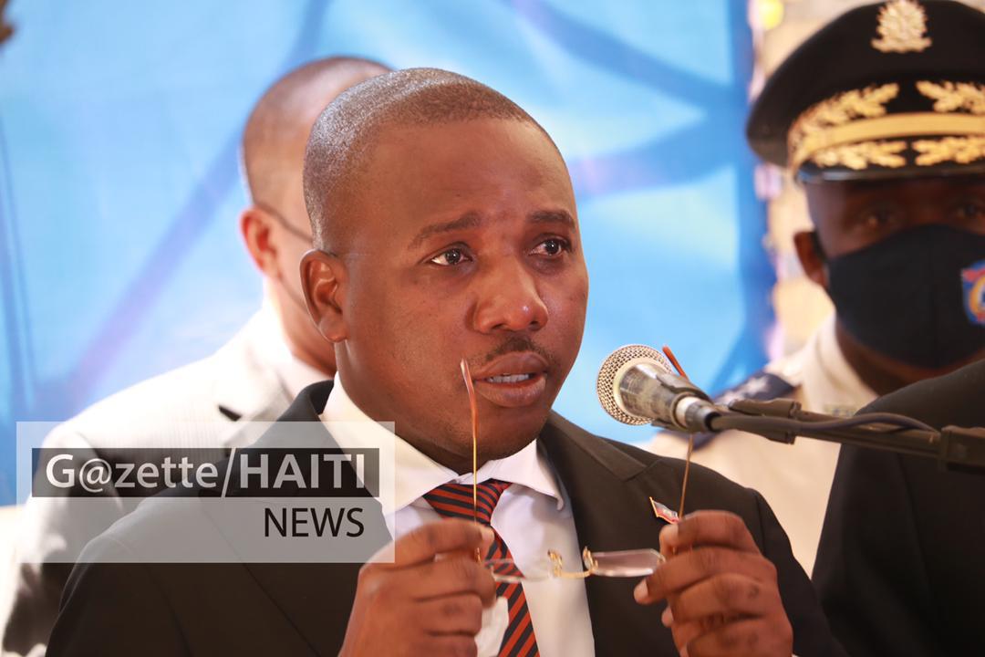 Le PM a.i Dr Claude Joseph en larmes 