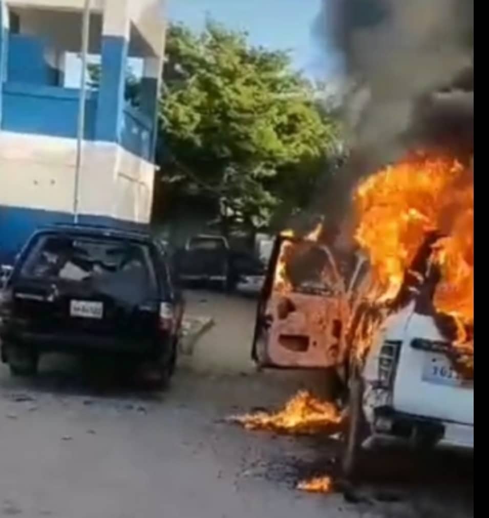 Gréssier:des véhicules en feu au commissariat