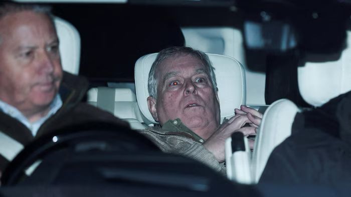 l'ex-prince Andrew relâché après sa garde à vue
