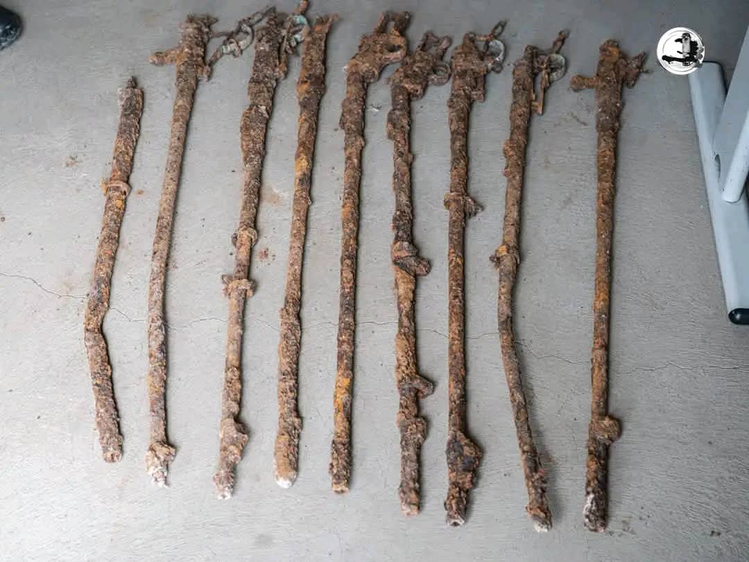 Découverte d'un important lot d'anciennes armes lors de travaux de fouille 