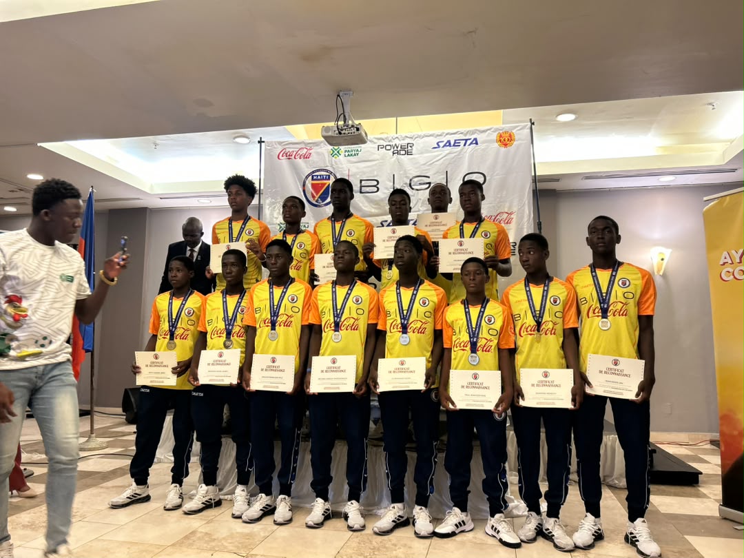 Les champions haïtiens U14 présentés à Port-au-Prince après leur sacre face à la Jamaïque