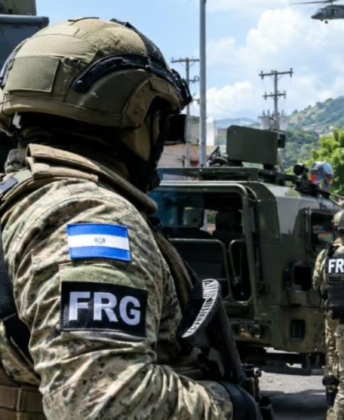 Quatre militaires salvadoriens pris dans une embuscade à Santo