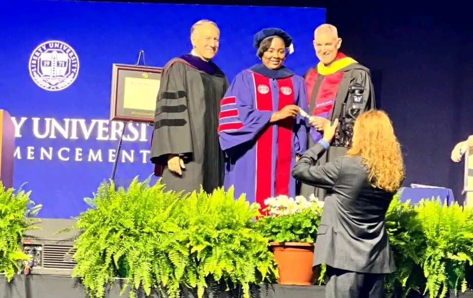 Sandra Paulemon obtient son doctorat à Liberty University
