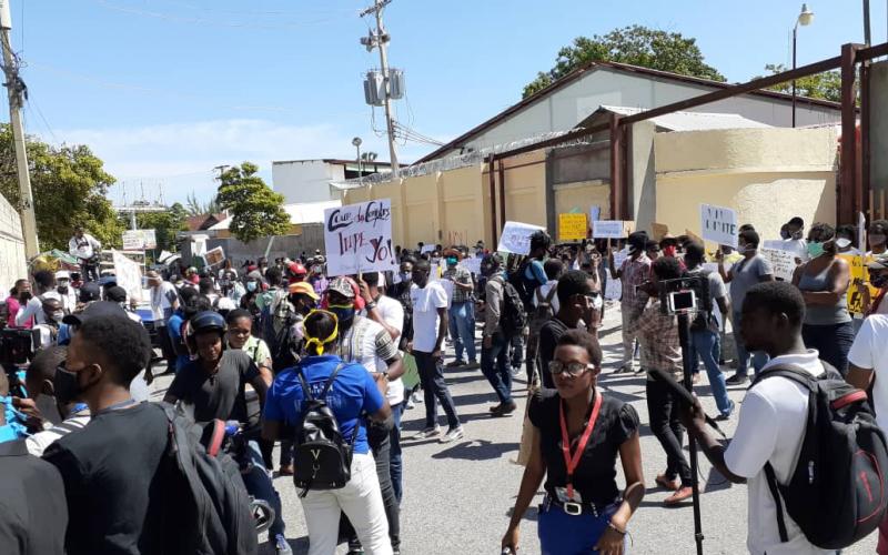 Sit-in devant le MJCP 