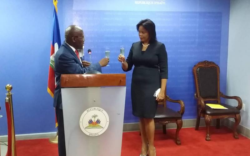 Le premier ministre Joseph Jouthe et la ministre Jessy Menos