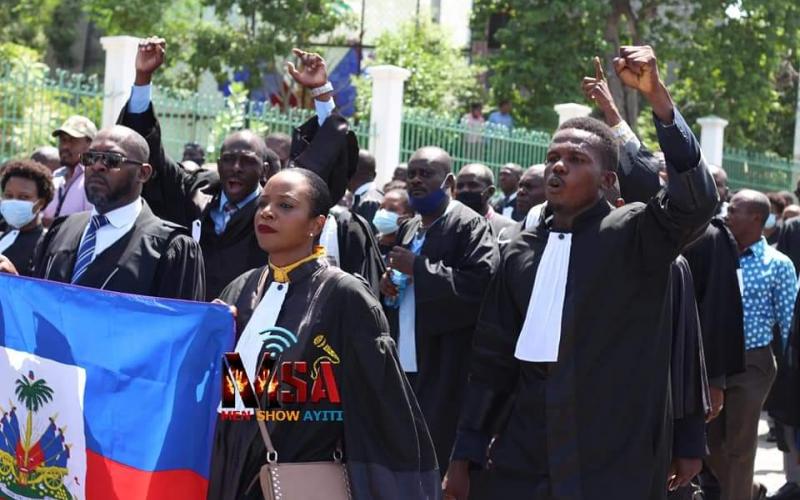 Les avocats ds les rues pour la justice 