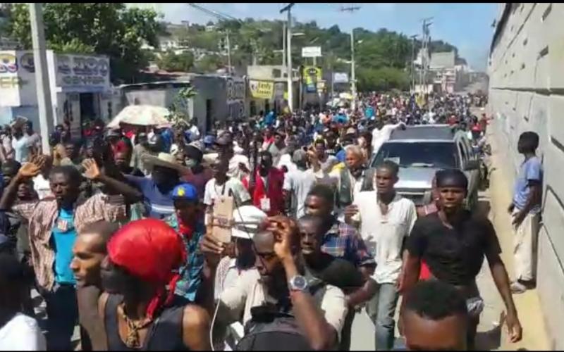 Une vue de la foule à Delmas