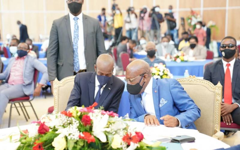 Jovenel Moise et Joepsh Jouthe en conversation 