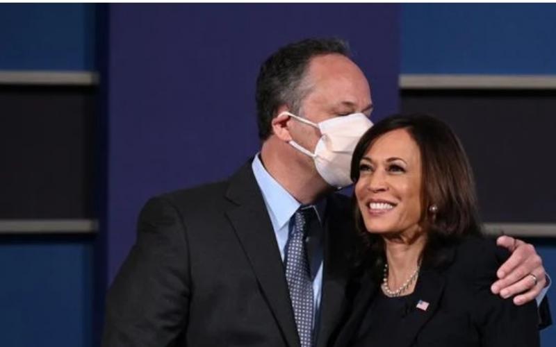 Kamala Harrys et son mari célébrant leur victoire 