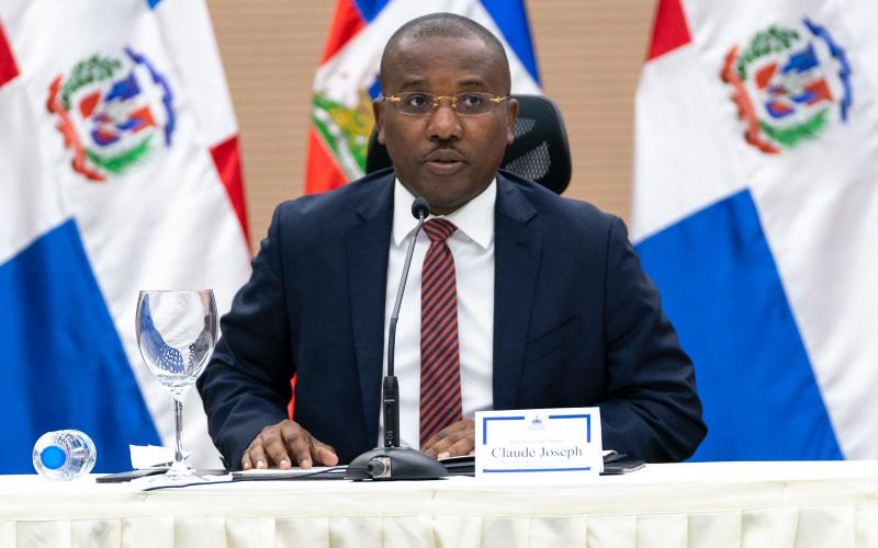 Le ministre des affaires étrangères Claude Joseph 