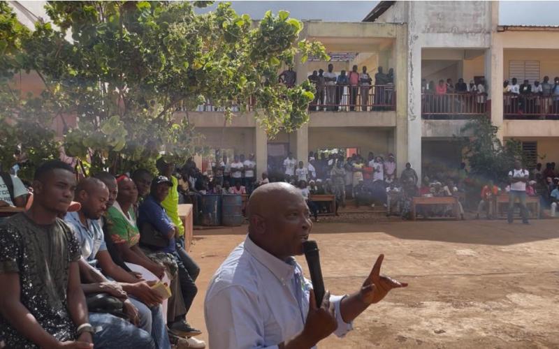Le leader de ASE, Cholzer Chancy s'adressant à la foule