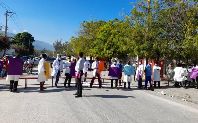 Manif des employés du Laboratoire 