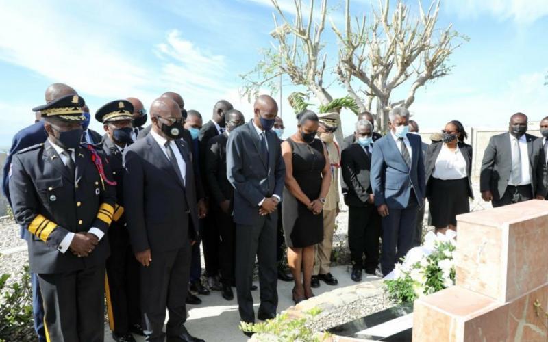 Jovenel Moise et son gvnt à St Chtistophe 