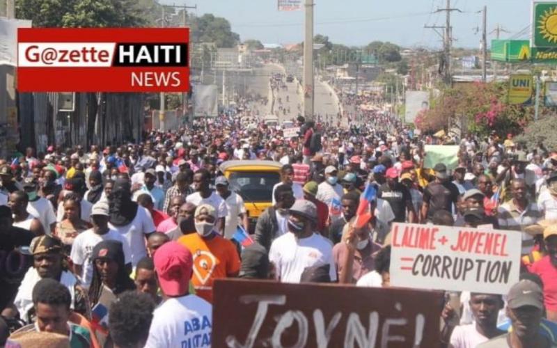 La foule sur la route de Delmas 