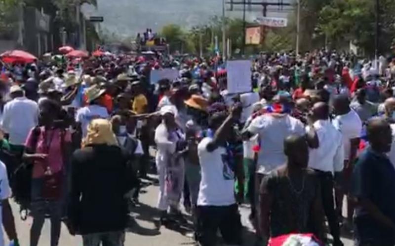 La foule à Lalue 