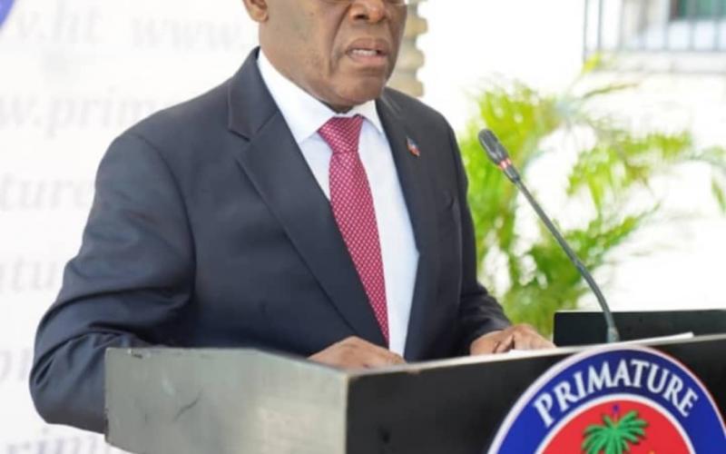 Le PM Joseph Jouthe en conférence de presse 
