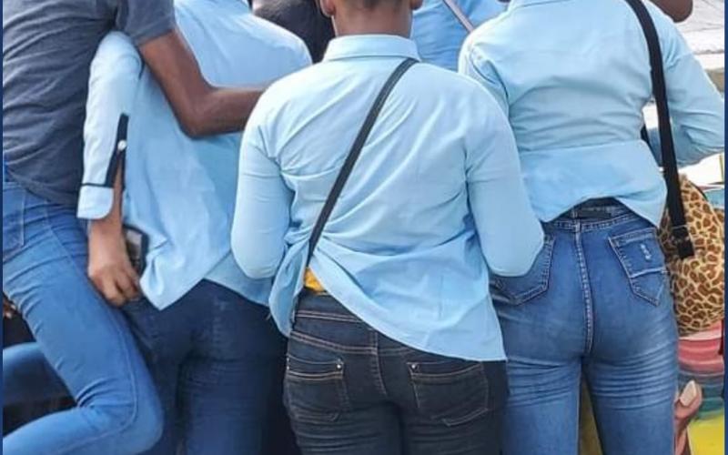 Des écoliers après les examens 