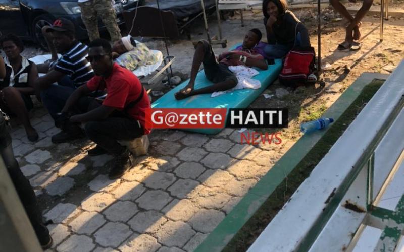Des rescapés du séisme aux Cayes 
