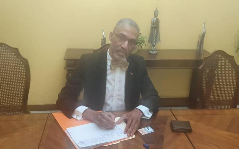 Le Dr Emile Hérald Charles signe pour le MTVAyiti 