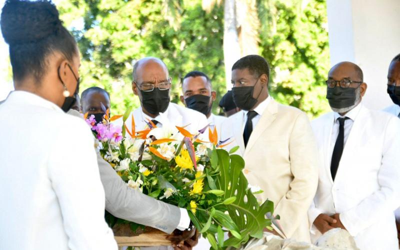 Offrande  florale du PM 