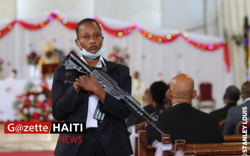 Ariel Henry à l'Eglise bien surveillée 