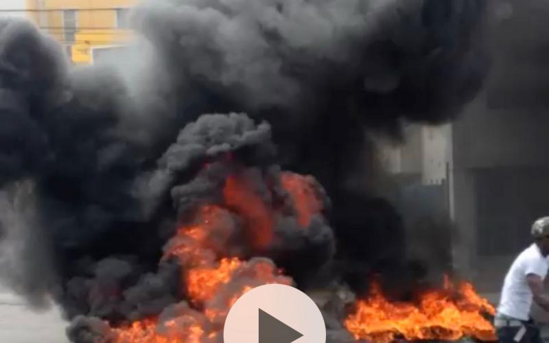 Barricades de pneus enflammés à Delmas 