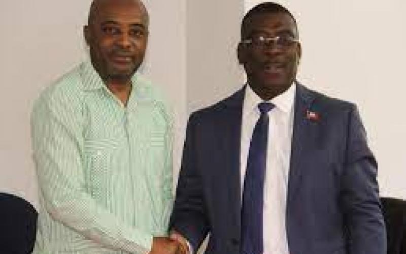 Ministre Nesmy Manigat et M. Dorminvil 