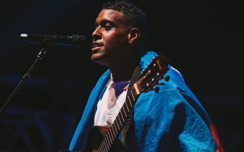 Mikaben, le soir de sa mort, sur la scène de l'Accor Arena