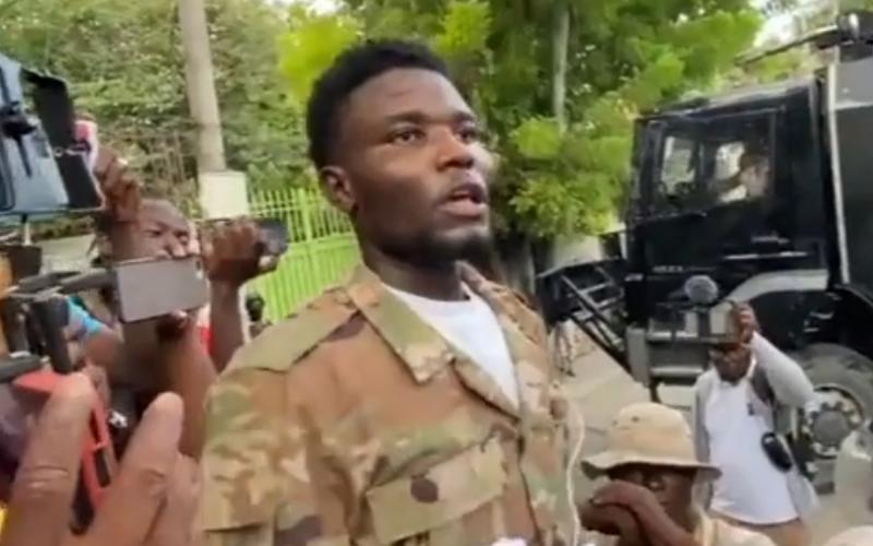Un groupe de militantants devant les locaux de l'ONU 