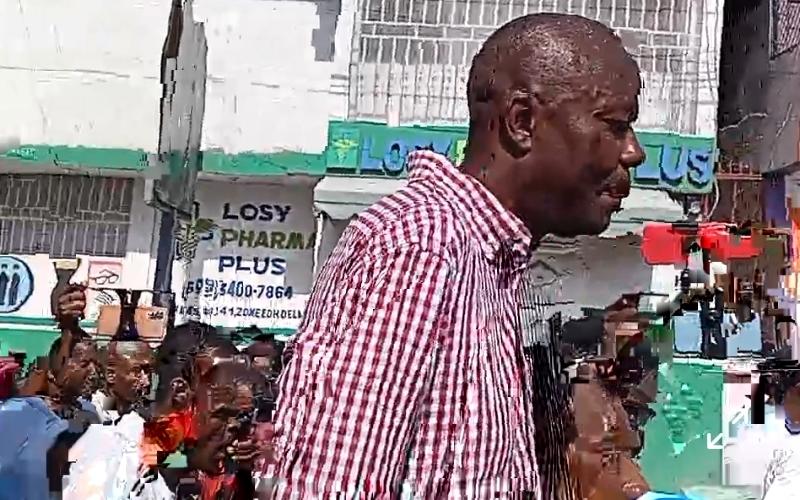 Mpïse au milieu de la manifestation
