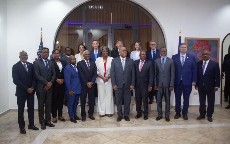 Ambassadeur Linda Thomas-Grienfield, le CPT et le gouvernement 
