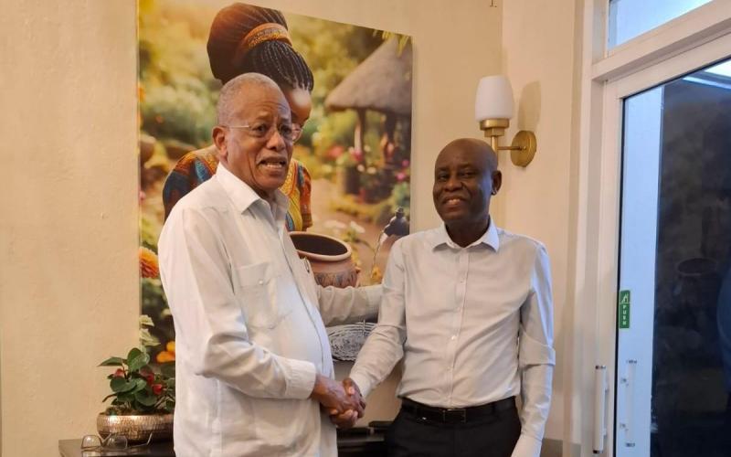 Pierre Espérance lors d'une visite à l'amb d'Haïti en RD