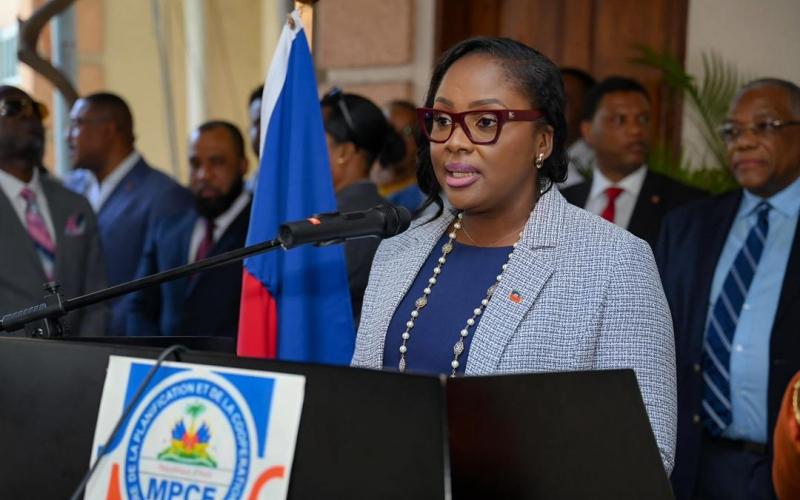 La ministre Sandra Paulemon 