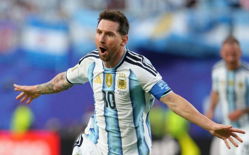 Messi affole les compteurs et mène l’Argentine vers les seizièmes