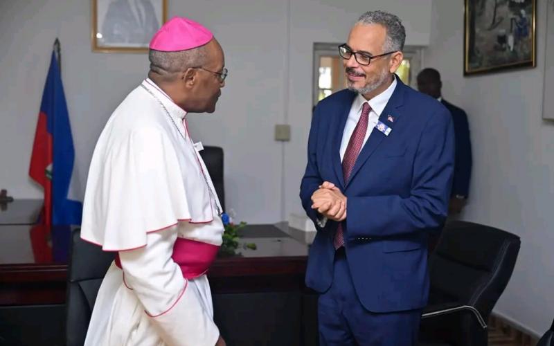Alix Didier Fils-Aimé s’entretient avec Mgr Launay Saturné sur les défis d'Haïti 