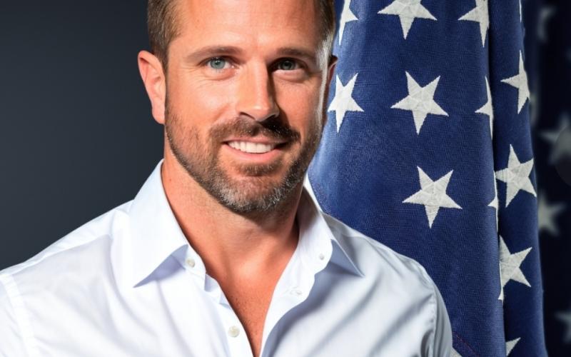 Austin Holmes, amb des USA en Haïti 