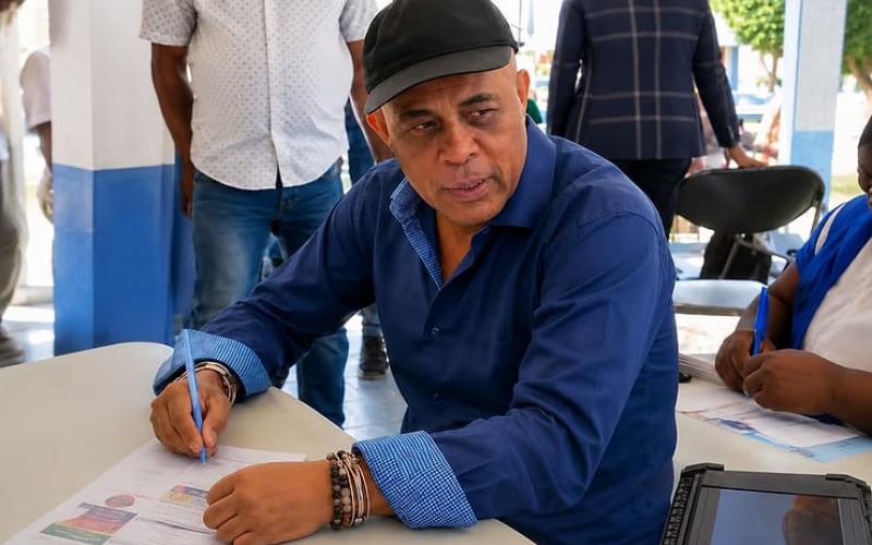 Michel Martelly s’inscrit comme électeur
