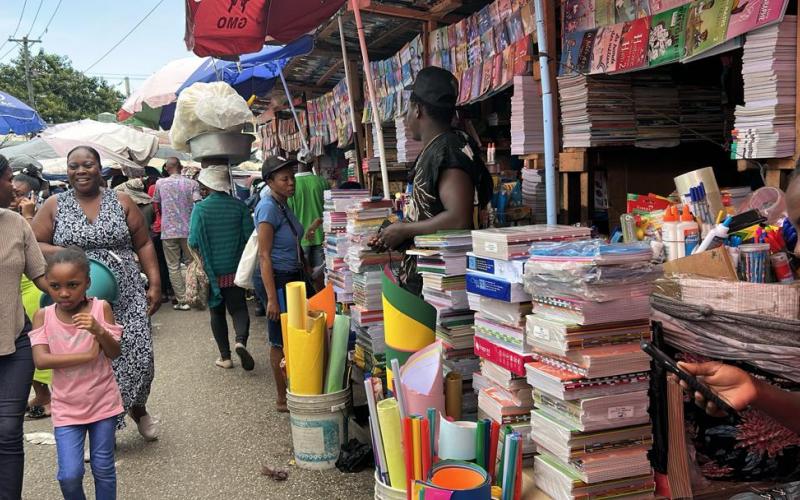 Parents et marchands de Pétion-Ville peinent à joindre les deux bouts