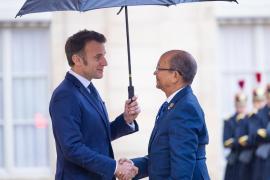 Les présidents Marcron et Voltaire 