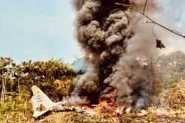 Un avion de l'armée s'écrase au décollage
